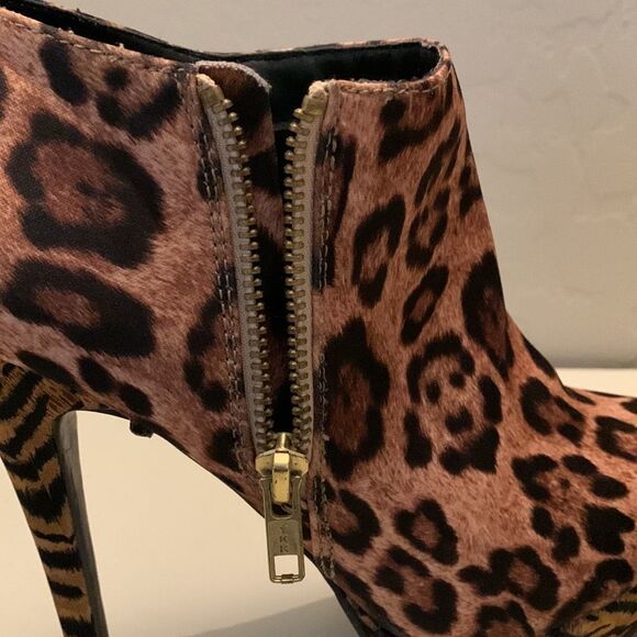 Material girl leopard print platform booties w/5 “ heel and 1 1/4” platform - Picture 9 of 12